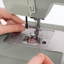 Máquina De Coser Recta Singer Heavy Duty 4452 Gris 110-120 V
